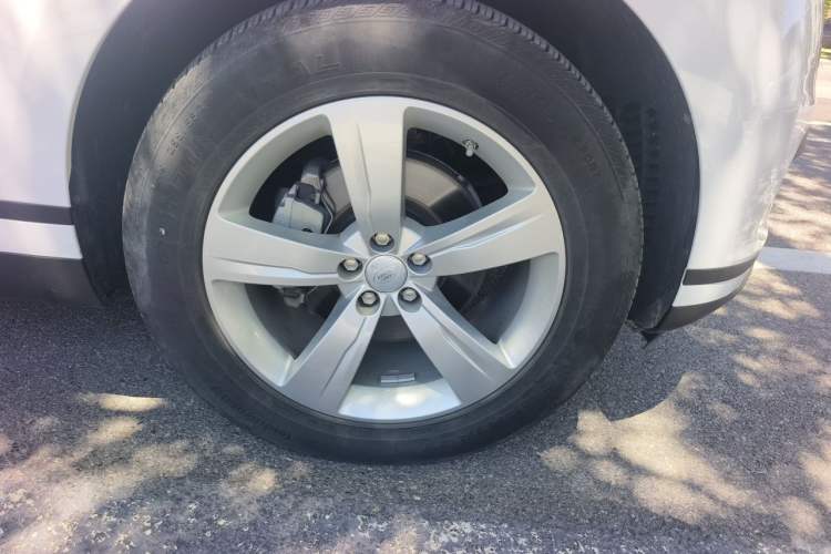 Used Land Rover Range Velar 2019 250 PS Right Front Wheel Hub
