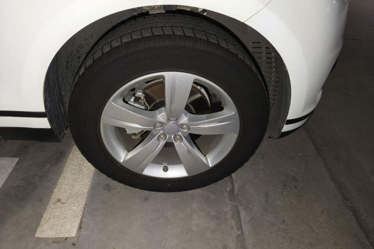 Used Land Rover Range Velar 2019 250 PS Right Front Wheel Hub