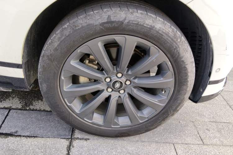 Used Land Rover Range Velar 2019 380 PS R-DYNAMIC SE Right Front Wheel Hub