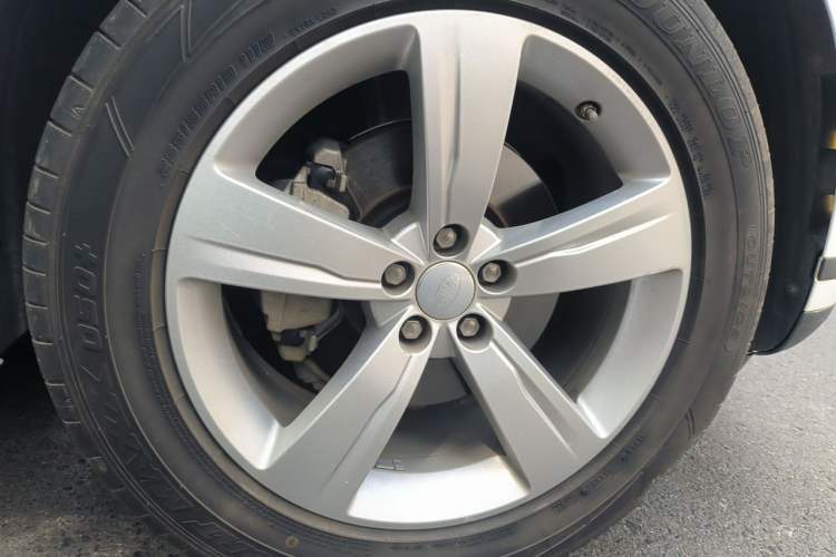 Used Land Rover Range Velar 2019 250 PS Right Front Wheel Hub