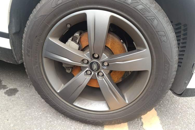 Used Land Rover Range Velar 2019 250 PS R-DYNAMIC S Right Front Wheel Hub