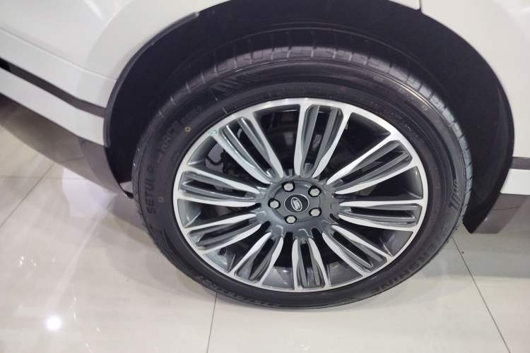 Used Land Rover Range Velar 2019 250 PS R-DYNAMIC S Right Rear Wheel Hub