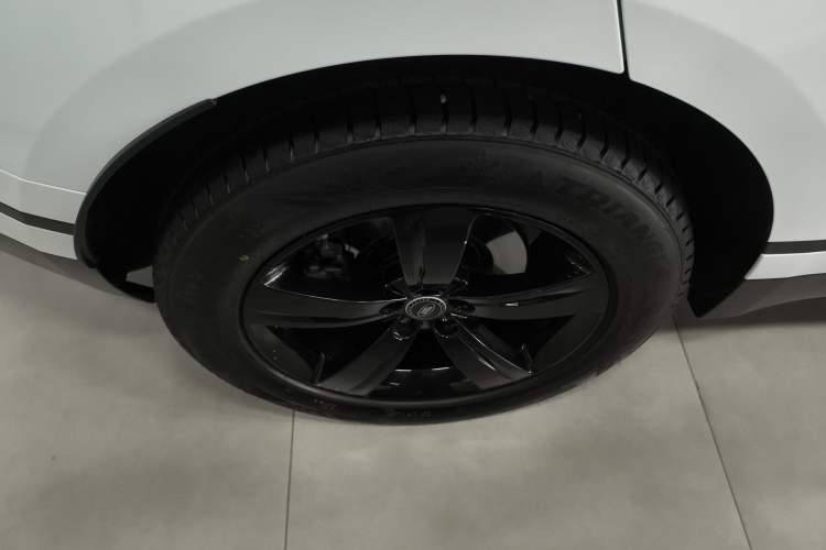 Used Land Rover Range Velar 2019 250 PS Right Rear Wheel Hub
