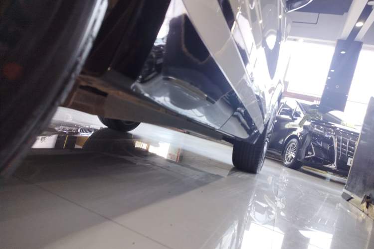 Used Land Rover Range Velar 2019 250 PS R-DYNAMIC S Right Side Sill