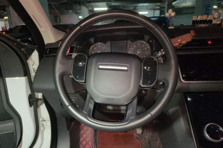 Used Land Rover Range Velar 2019 250 PS Steering Wheel