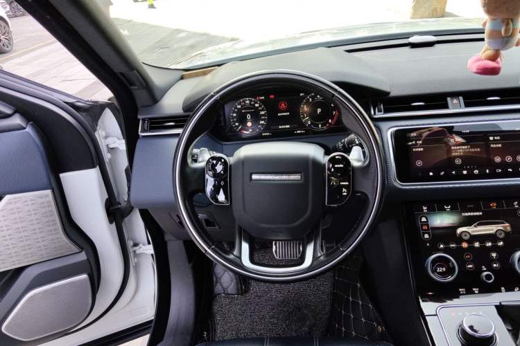 Used Land Rover Range Velar 2019 380 PS R-DYNAMIC SE Steering Wheel