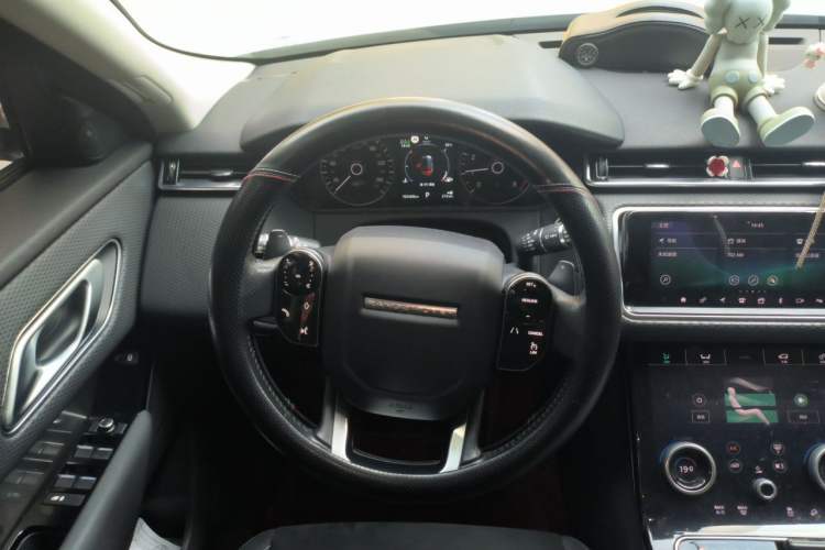 Used Land Rover Range Velar 2019 250 PS Steering Wheel