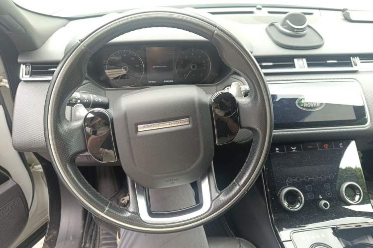 Used Land Rover Range Velar 2019 250 PS R-DYNAMIC S Steering Wheel