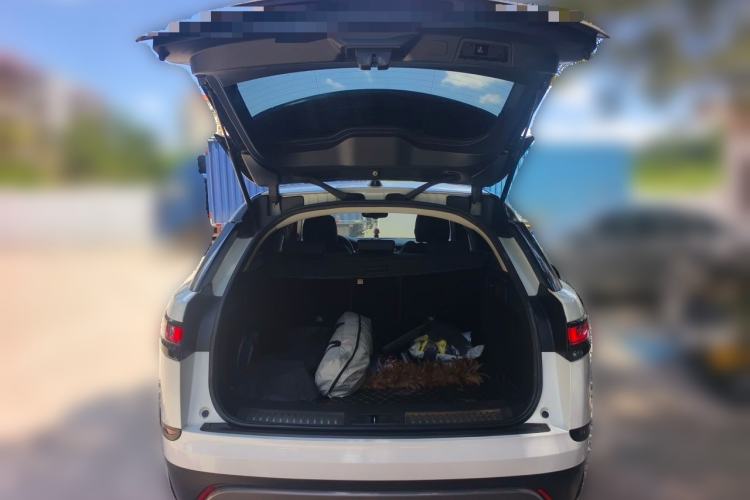 Used Land Rover Range Velar 2019 250 PS Trunk