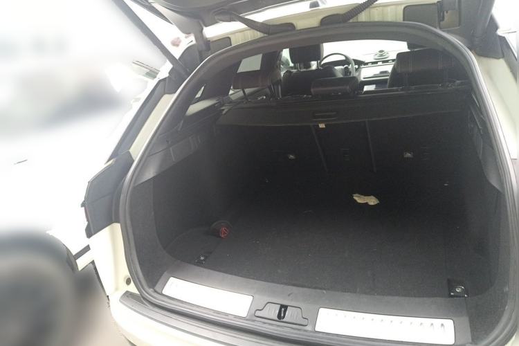 Used Land Rover Range Velar 2019 250 PS R-DYNAMIC S Trunk