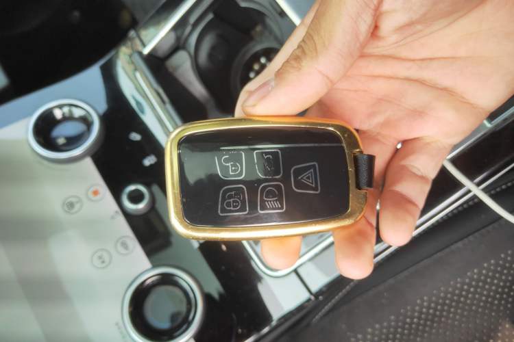 Used Land Rover Range Velar 2019 250 PS R-DYNAMIC S Vehicle Key