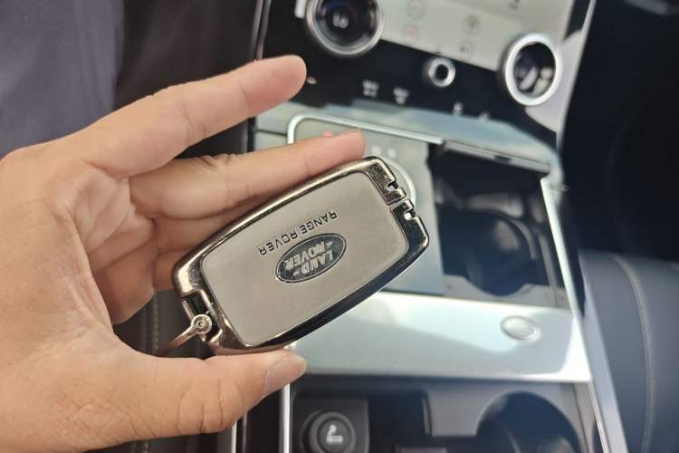 Used Land Rover Range Velar 2019 250 PS R-DYNAMIC S Vehicle Key