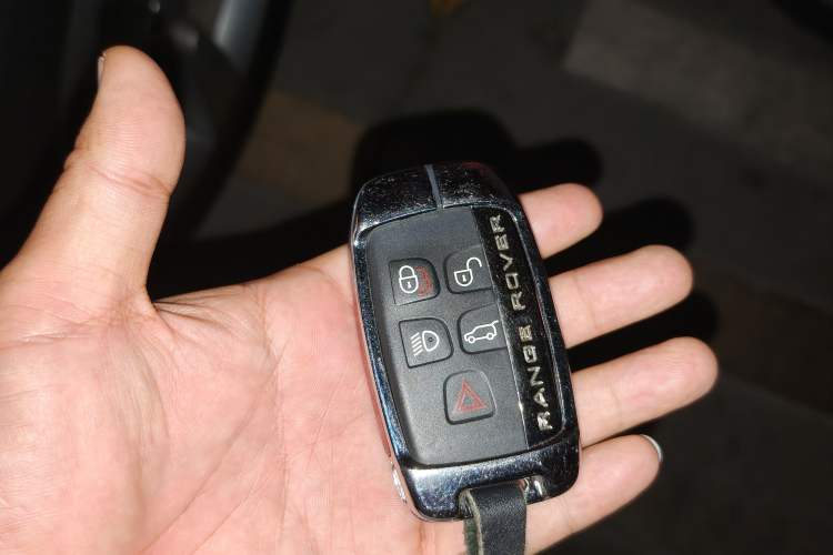 Used Land Rover Range Velar 2019 250 PS Vehicle Key