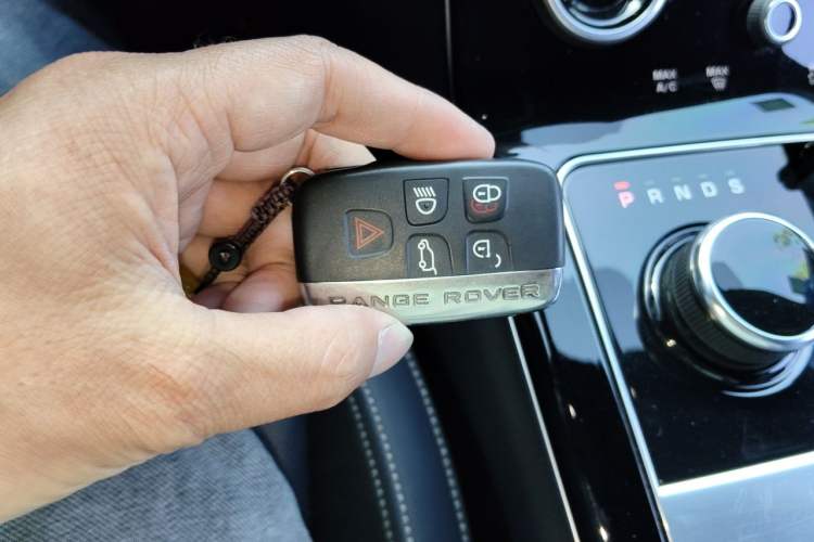 Used Land Rover Range Velar 2019 380 PS R-DYNAMIC SE Vehicle Key
