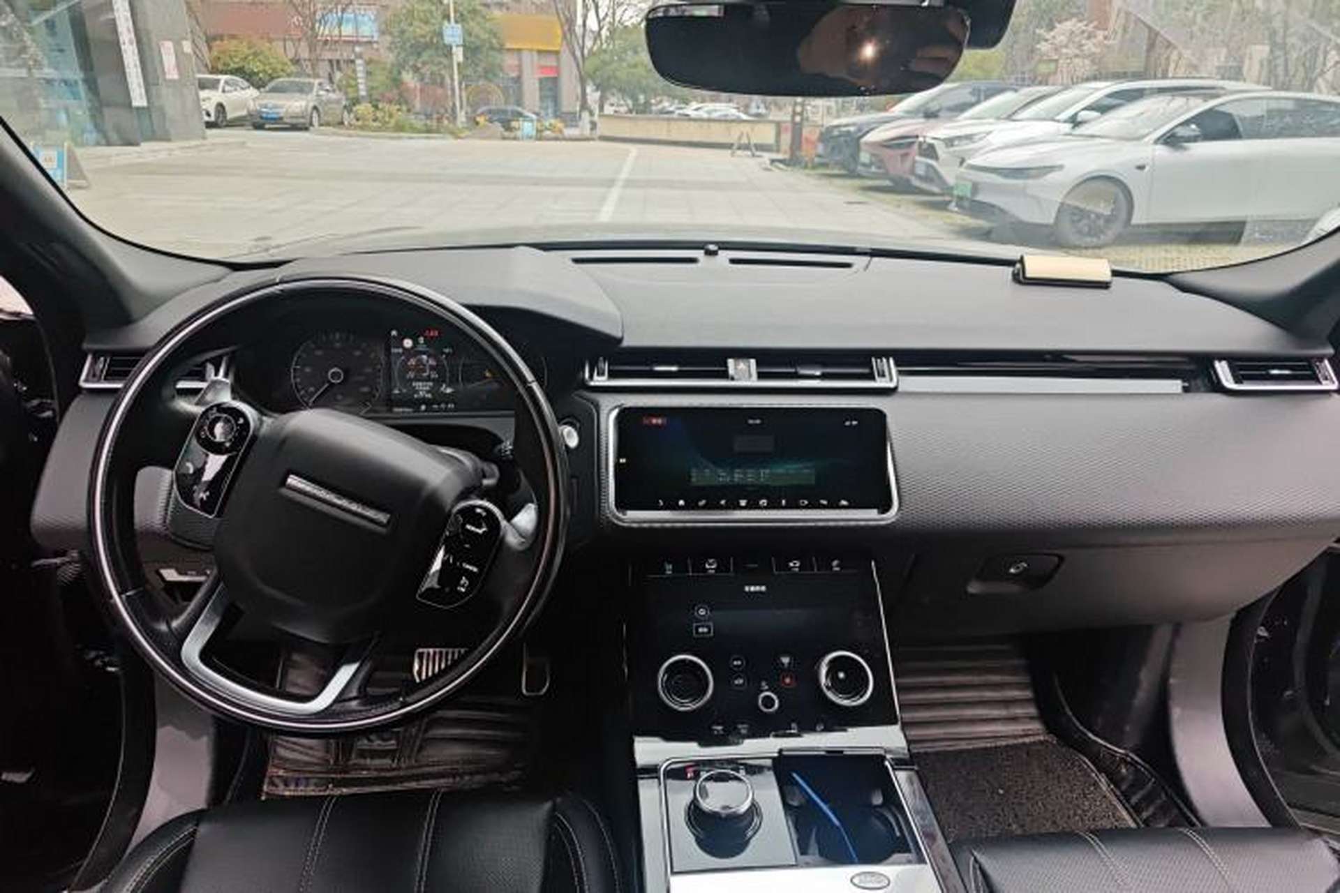 Used Land Rover Range Velar 2020 P250 R-DYNAMIC S Center Console