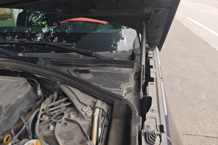 Used Land Rover Range Velar 2020 P250 Engine Bay Left