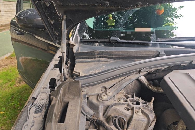 Used Land Rover Range Velar 2020 P250 Engine Bay Right