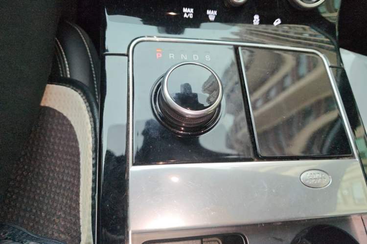 Used Land Rover Range Velar 2020 P250 R-DYNAMIC S Gear Lever