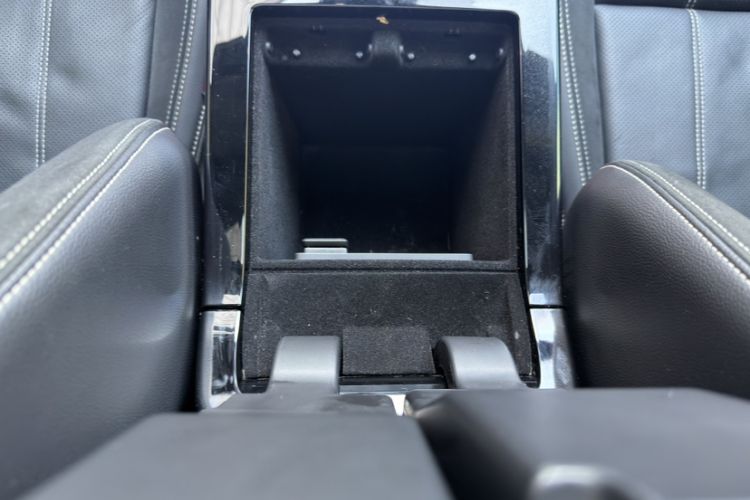 Used Land Rover Range Velar 2020 P250 R-DYNAMIC S Interior 1
