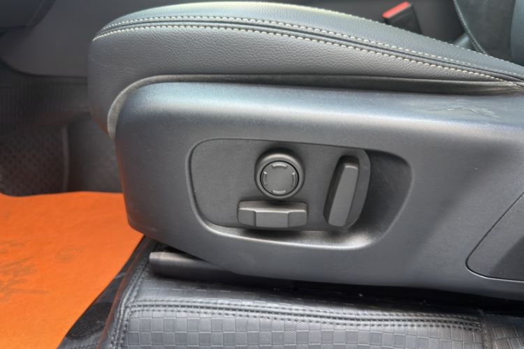 Used Land Rover Range Velar 2020 P250 R-DYNAMIC S Interior 4