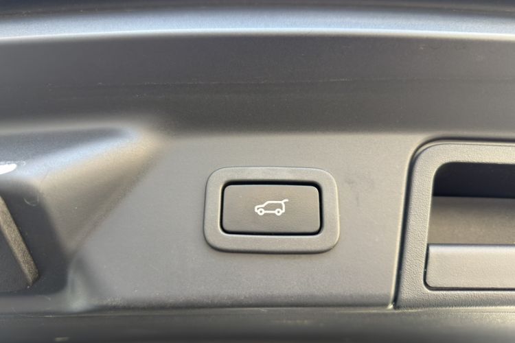 Used Land Rover Range Velar 2020 P250 R-DYNAMIC S Interior 8