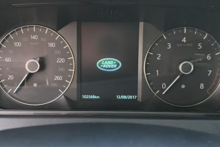 Used Land Rover Range Velar 2020 P250 Odometer Close Up