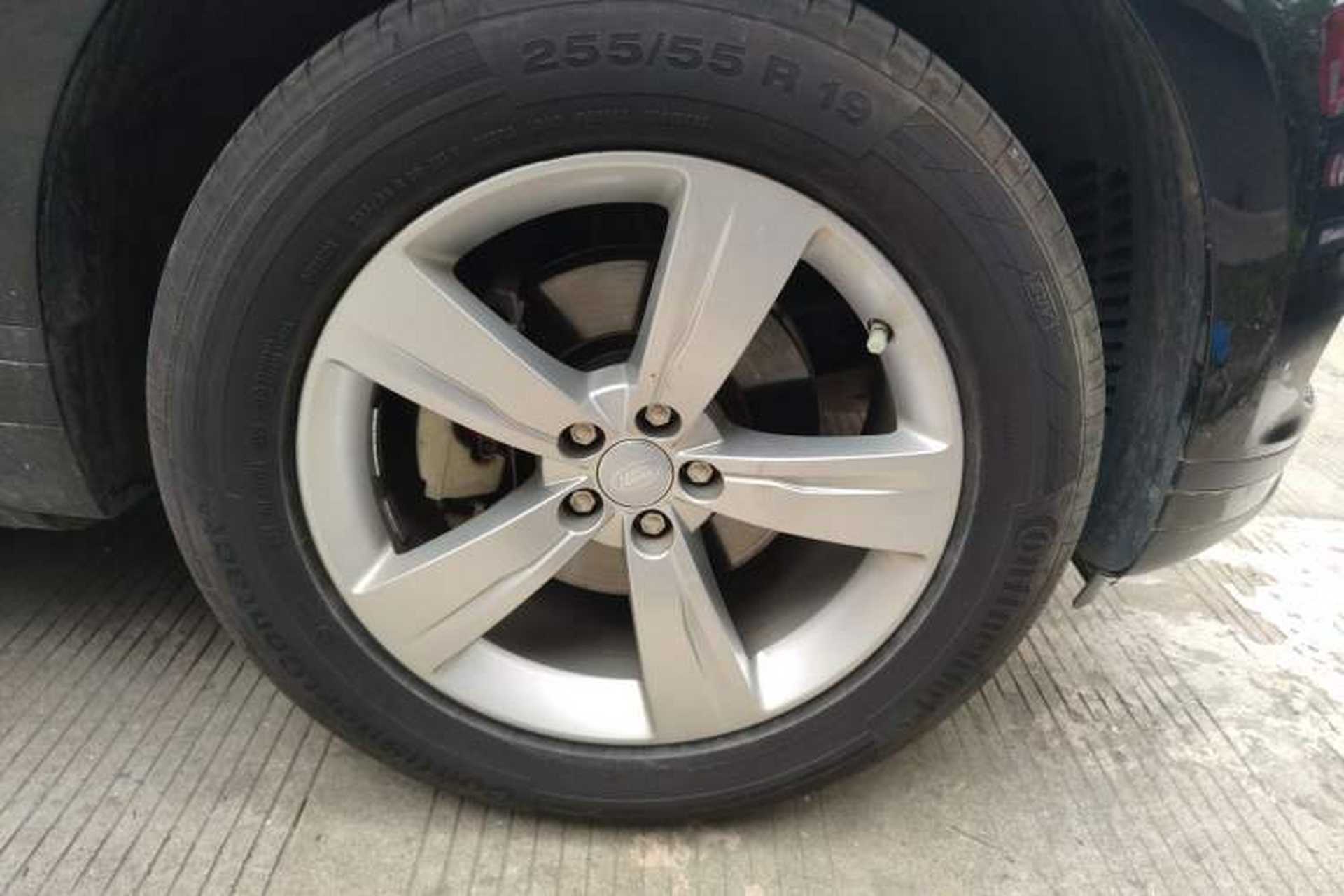 Used Land Rover Range Velar 2020 P250 Right Front Wheel Hub