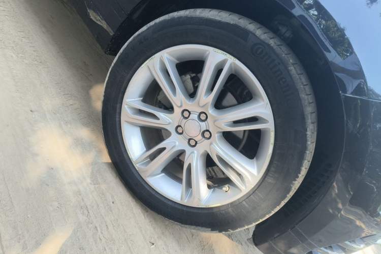 Used Land Rover Range Velar 2020 P250 R-DYNAMIC S Right Front Wheel Hub