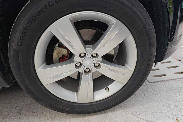 Used Land Rover Range Velar 2020 P250 Right Front Wheel Hub