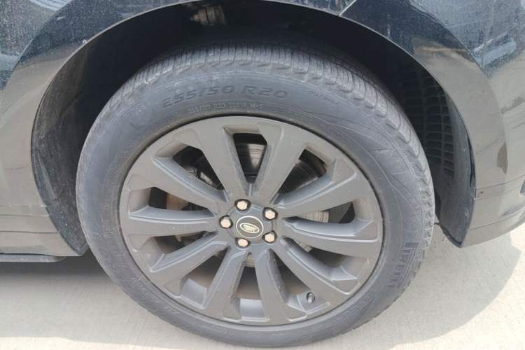 Used Land Rover Range Velar 2020 P340 R-DYNAMIC S Right Front Wheel Hub