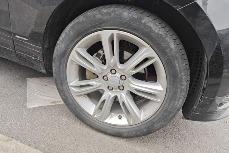 Used Land Rover Range Velar 2020 P250 R-DYNAMIC S Right Front Wheel Hub