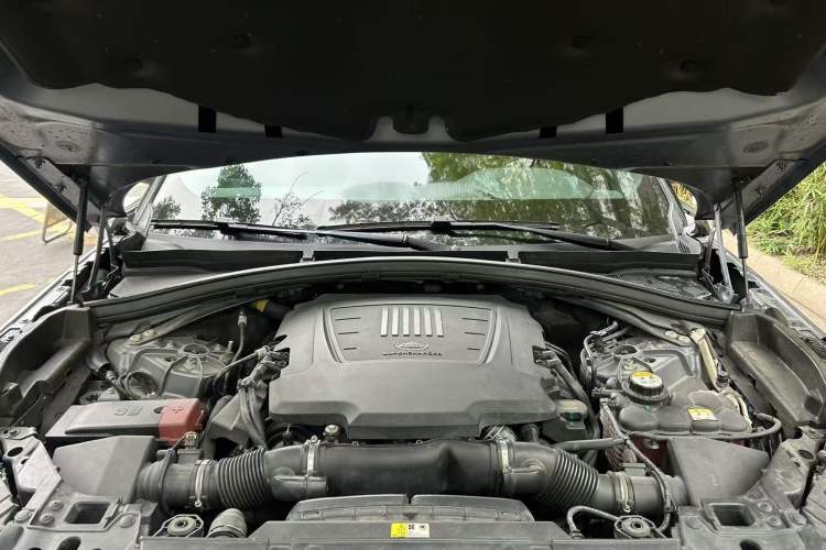Used Land Rover Range Velar 2020 P340 R-DYNAMIC S Engine Bay