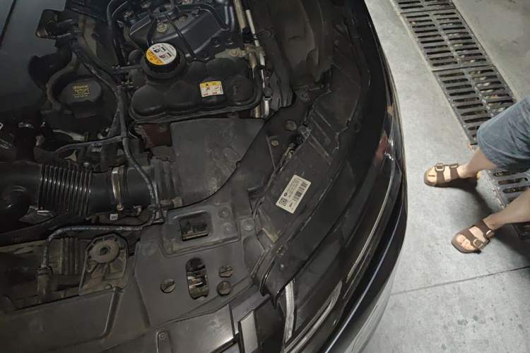 Used Land Rover Range Velar 2020 P340 R-DYNAMIC S Engine Bay Left