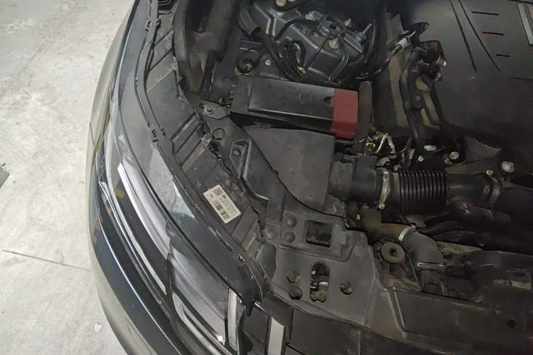 Used Land Rover Range Velar 2020 P340 R-DYNAMIC S Engine Bay Right