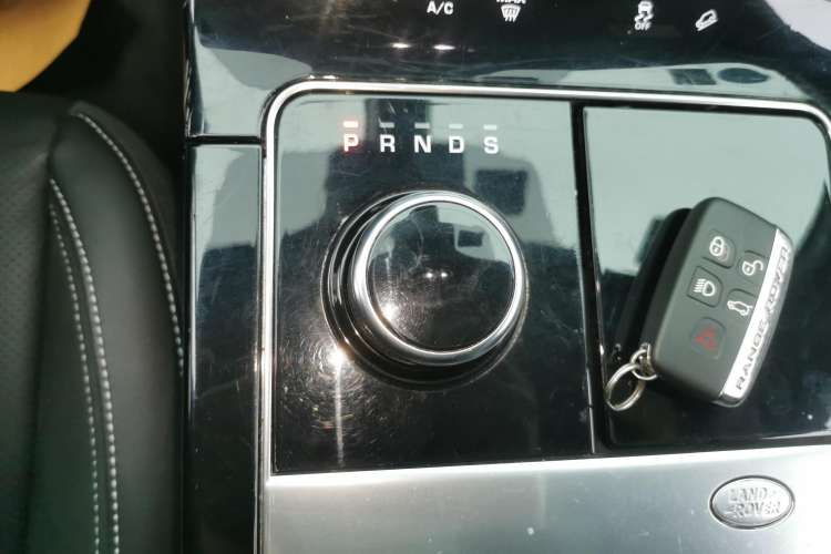 Used Land Rover Range Velar 2020 P250 R-DYNAMIC S Gear Lever