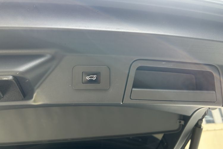 Used Land Rover Range Velar 2020 P250 Interior 9