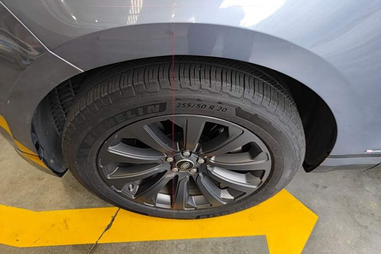 Used Land Rover Range Velar 2020 P340 R-DYNAMIC S Left Front Wheel Hub