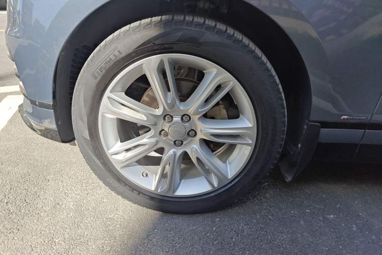 Used Land Rover Range Velar 2020 P250 R-DYNAMIC S Left Front Wheel Hub