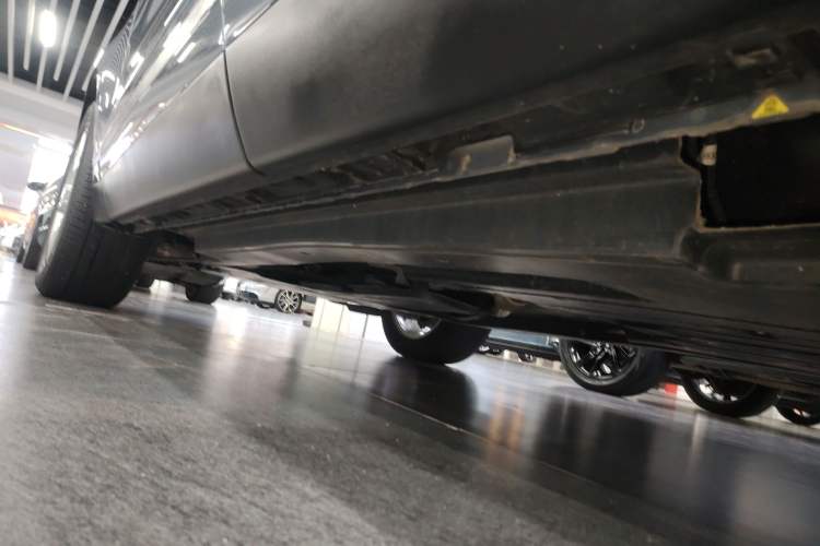 Used Land Rover Range Velar 2020 P250 Left Side Sill