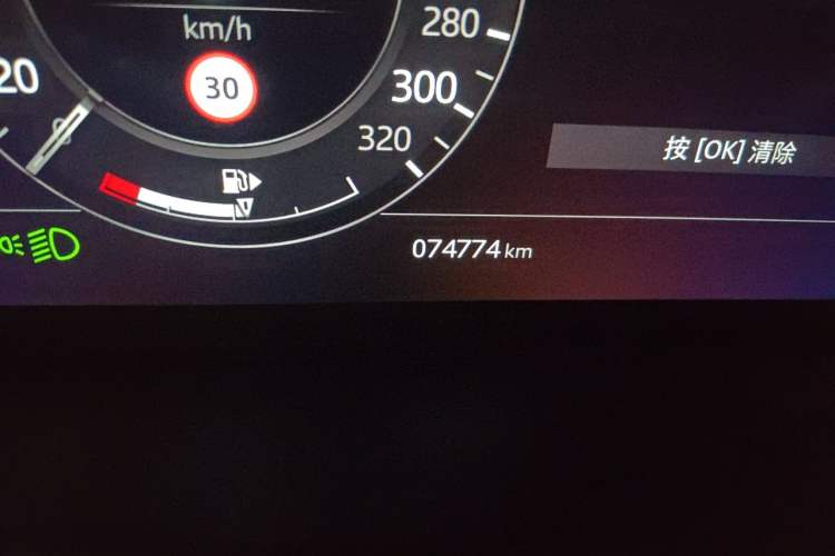 Used Land Rover Range Velar 2020 P340 R-DYNAMIC S Odometer Close Up