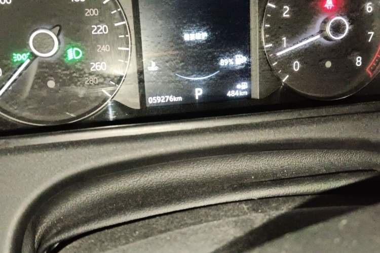 Used Land Rover Range Velar 2020 P250 R-DYNAMIC S Odometer Close Up