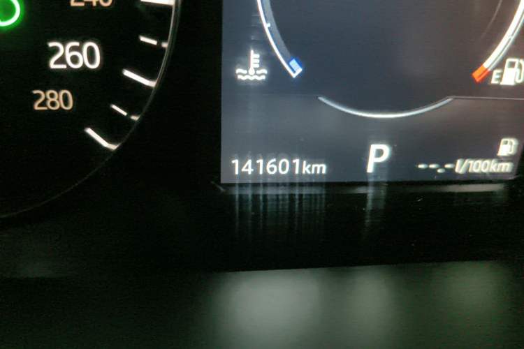 Used Land Rover Range Velar 2020 P250 R-DYNAMIC S Odometer Close Up