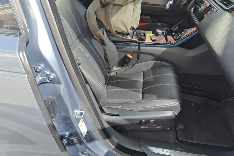 Used Land Rover Range Velar 2020 P250 R-DYNAMIC S Right Front Seat