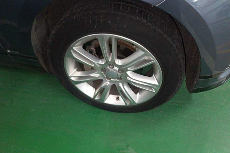Used Land Rover Range Velar 2020 P250 R-DYNAMIC S Right Front Wheel Hub