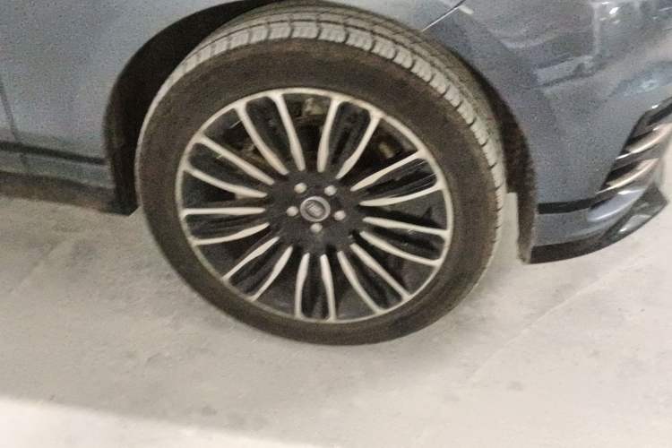 Used Land Rover Range Velar 2020 P250 R-DYNAMIC S Right Front Wheel Hub