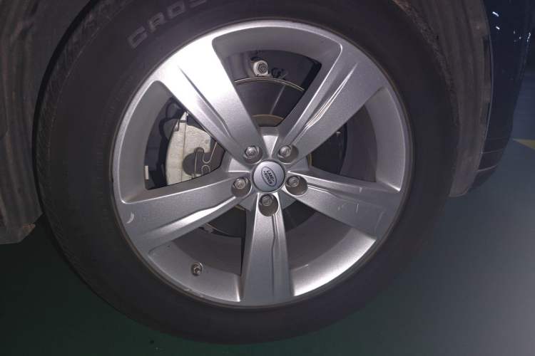 Used Land Rover Range Velar 2020 P250 Right Front Wheel Hub