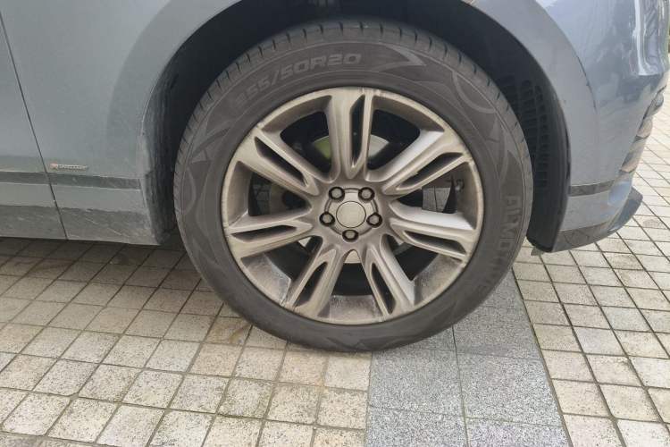 Used Land Rover Range Velar 2020 P250 R-DYNAMIC S Right Front Wheel Hub