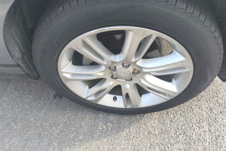 Used Land Rover Range Velar 2020 P250 R-DYNAMIC S Right Front Wheel Hub