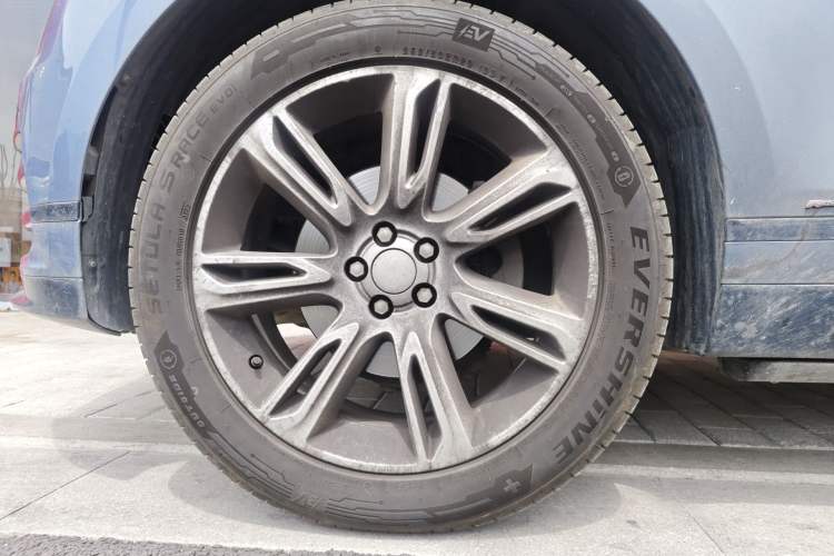 Used Land Rover Range Velar 2020 P250 R-DYNAMIC S Right Front Wheel Hub