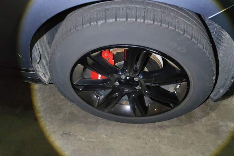 Used Land Rover Range Velar 2020 P250 R-DYNAMIC S Right Front Wheel Hub